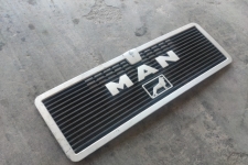 MAN | MAN GRILLE 372